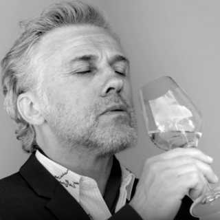 性感爷爷教您品香槟DOM PERIGNON